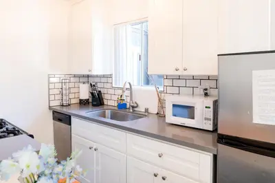 Gallery image of Hollywood/Koreatown 2 Bedroom with Parking in Los Angeles