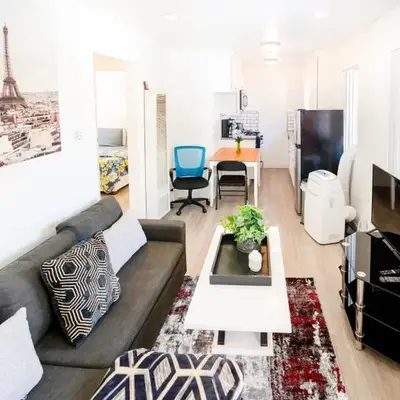 Hollywood/Koreatown 2 Bedroom with Parking