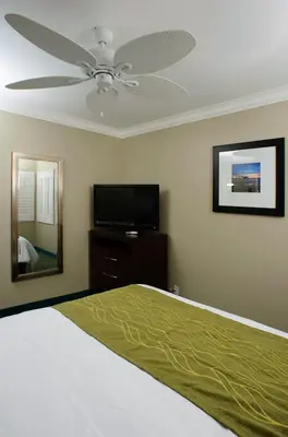 a bedroom with a bed and a flat screen tv at Hi View Inn & Suites in Manhattan Beach