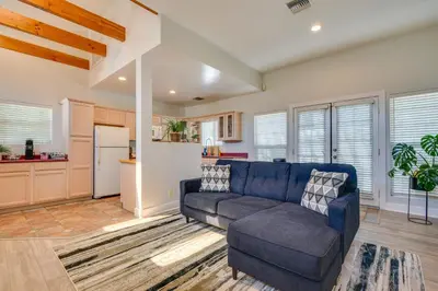 a living room with a couch and a kitchen at Luxe Pasadena Casita with Fireplace and Grill in Pasadena