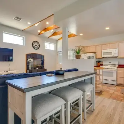 Luxe Pasadena Casita with Fireplace and Grill
