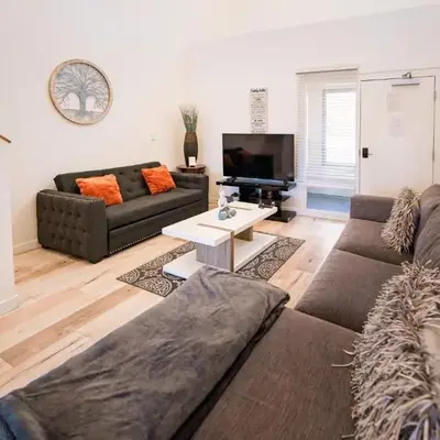 Chic 1-Bed Hollywood Loft Iconic Sign Views & Private Parking