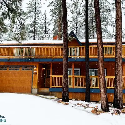 Bear Claw Cabin - Perfect location with an amazing game room and hot tub!