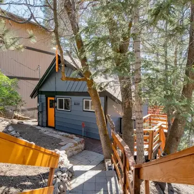 Forest Escape - Situated on the quiet side of the lake