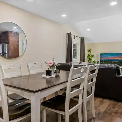 Jaybird Lodge - Large and spacious home near the Lake and Village!
