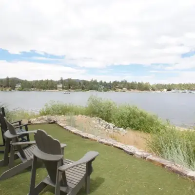 The Voges' Lake House - Amazing lake front house with a beautiful view and game room!