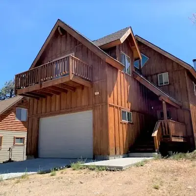 The Fox Paw - Cozy and spacious cabin! Family game room with Foosball and Pool Table! Jet Tub!