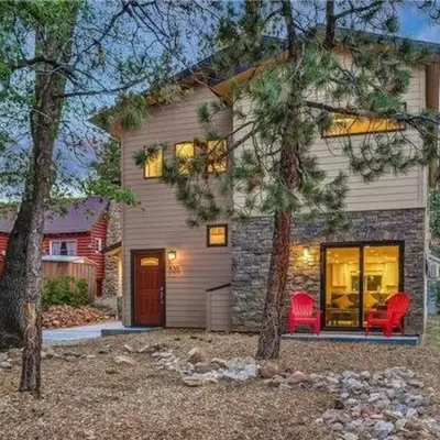 Modern Times - Amazing place with super open concept! Jet tub!