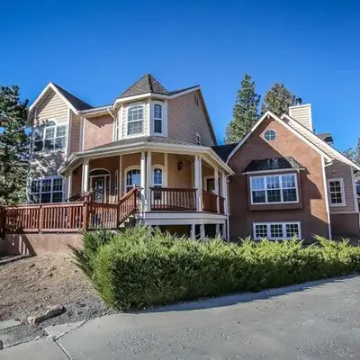 Lakeview Court Castle - Short walk to the Village and lake