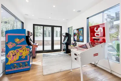 a room with a pinball machine and a game at The Palms Pad - 5 Min from Beach - Golf,Arcade,Sauna in Los Angeles