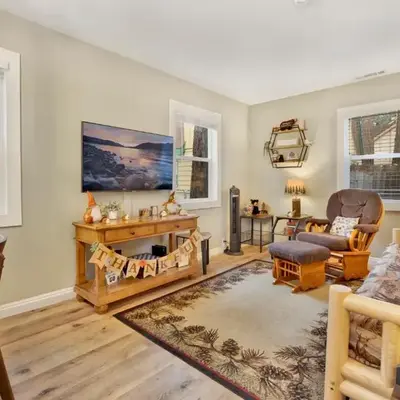 Beary Cozy Cabin- Hot Tub- Walk To Lake