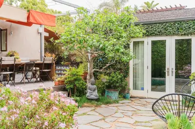 a garden with a tree and a patio at Casa Superba - Peaceful Sanctuary in Venice in Los Angeles