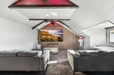 a living room with two couches and a painting on the wall at Beverly Tree House in Los Angeles