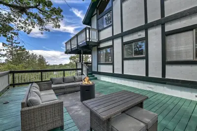 a patio with a table and chairs on a house at Jackalope Lodge in Lake Arrowhead