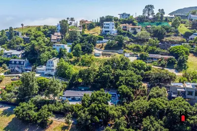 an aerial view of a town with houses and trees at Resort Feel I Breathtaking Mountain Scenery I Pool in Malibu