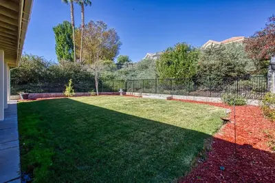 a yard with a fence and a lawn withgrass at The Nest at Woodside: Lux LA getaway + office/spa in Santa Clarita
