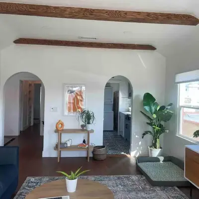 Huge Updated Spanish Apt - Steps to Beach & Bay!