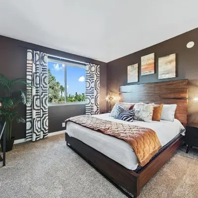 Beverly Hills 2 bed 2 bath Penthouse with Den and Parking 414