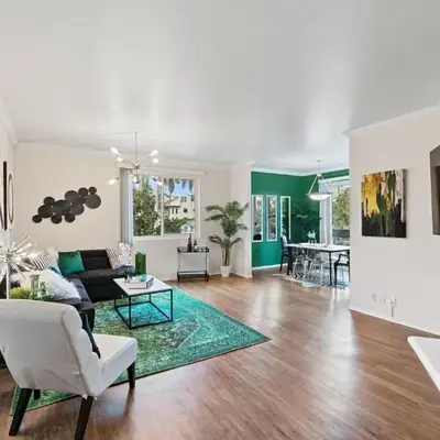 Beverly Hills Glamour Oasis 2 BR Apt with Parking 304