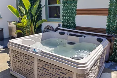 a jacuzziificialificialificialificialificialificialificialificialificialificialificial at 5 Mins Walk To Oldtown Monrovia Cozy 4 Br Home in Monrovia