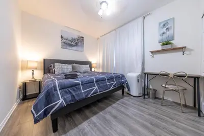 a bedroom with a bed and a desk in it at 8 Beds Home with 4 Car Parking Space - Near DTLB in Long Beach