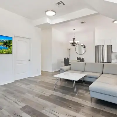 Spacious Private gated modern loft close to Universal Studio and Hollywood