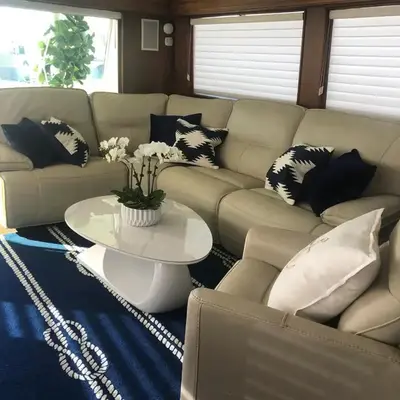Luxury Afloat Yacht Paradise 3 bedrooms 3bath 5 beds with full Marina view