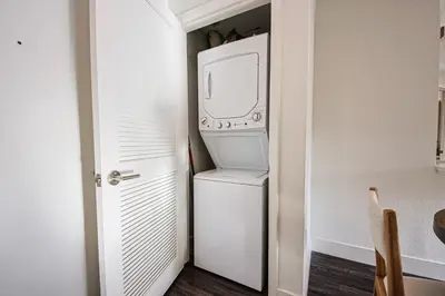a kitchen with a washer and dryer in a room at Outstanding 2BDR in SM- 5-15 mins to the beach! in Los Angeles