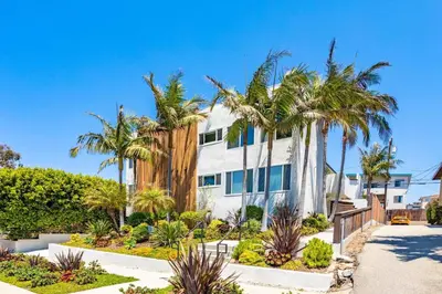 a house with palm trees in front of it at Redondo Beach 2br walk to shops restaurants LAX-1166 in Torrance