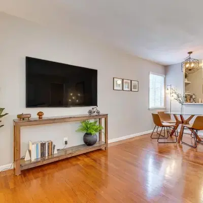 1 Mi to Shopping and Dining Central Burbank Duplex