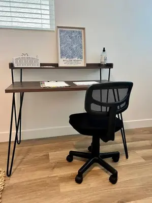 a desk with a black chair in a room at Comfortable & Modern 3BD/2BA Home -pet friendly! in Lawndale