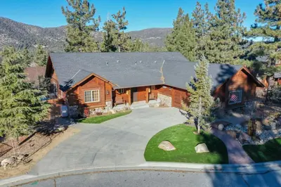 an overhead view of a house with a driveway at Big Bear Lake Cabin with Hot Tub and Gas Fire Pit! in Big Bear Lake