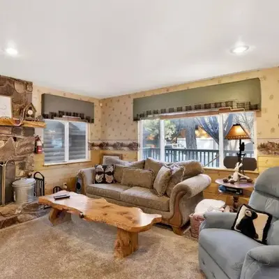 Big Bear Happy Place~ Hot Tub~ Games~ Walk to Village~
