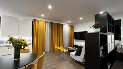 a living room with a table and a dining room at Cozy Luxerius 1 bed Loft Venice in Los Angeles