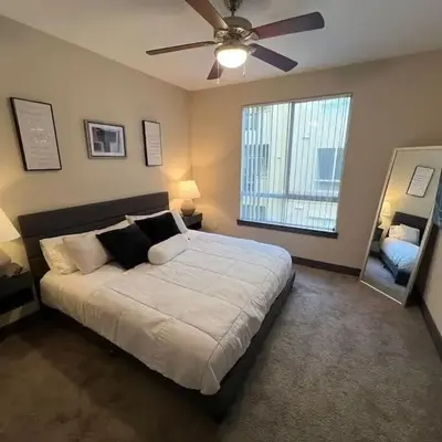 Luxury Modern Condo 3-min from Six Flags w/PS5