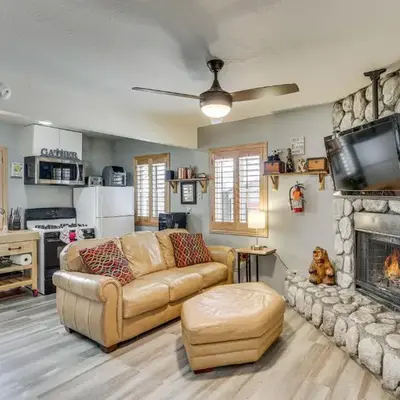 Cozy Cabin with Deck - 2 Mi to Bear Mountain Resort!