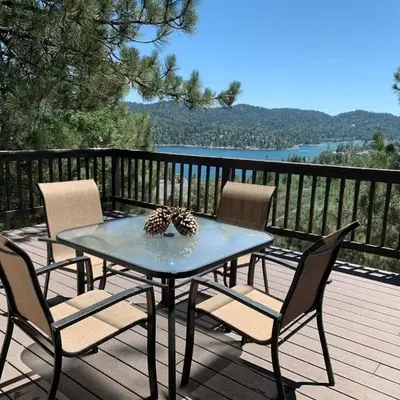 Outrageous Lake View Villa pets ok