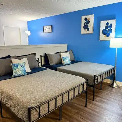 Hollywood Blvd Studio FREE DESIGNATED PARKING & WIFI