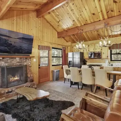 Bruin Chalet Big Bear~ Cozy Single Level Retreat Cottage~