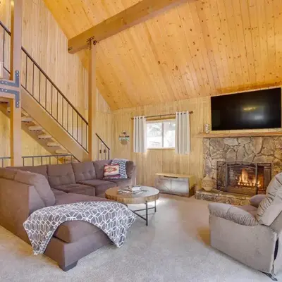 Woodsy Lake Arrowhead Cabin with Fire Pit Table