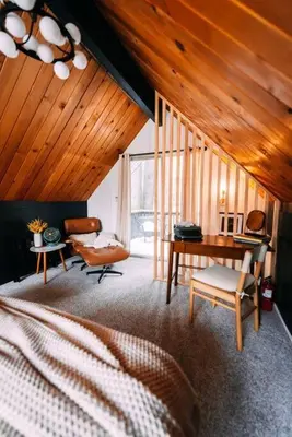 a bedroom with a bed and a desk and a chair at Lightfoot Cabin Mid-Century Perfect Romantic Getaway Hot Tub Sauna in Running Springs