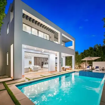 Luxurious Retreat - Modern House with Pool