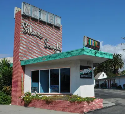 a fast food restaurant with a sign on top of it at Silver Sands Motel in Ventura
