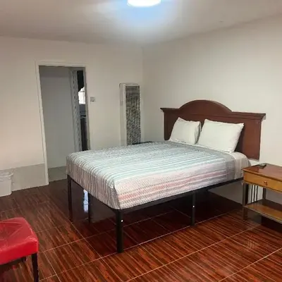 Silver Sands Motel