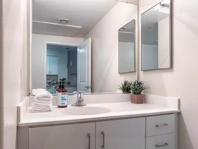 a white bathroom with a sink and a mirror at Monthier LACMA WI4S4U0 in Los Angeles