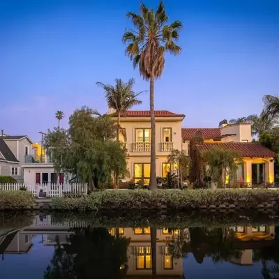 The Canal Escape - canal-front Italian villa
