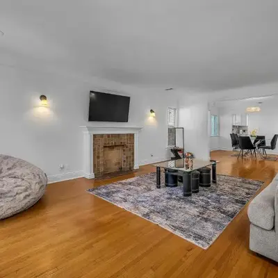 Chic Charming 2-Bedroom with office in the WeHo
