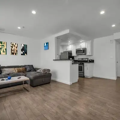 Stylish One-Bedroom Retreat with Central AC & Free Parking in the Heart of Hollywood
