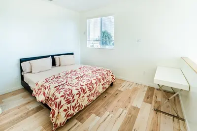 a white bedroom with a bed and a desk at Modern 3 Bedroom 3 Level Loft in Hollywood Sleeps 10 Free Gated Parking Full Kitchen in Los Angeles
