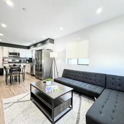 Elegant 4-Bedroom Family Home - Oak2 - LAD